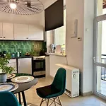Vintage Senacka 9/7 Apartment *
