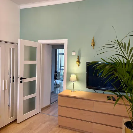 Vintage Senacka 9/7 Apartment *