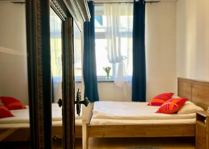 Vintage Senacka 9/7 Krakov