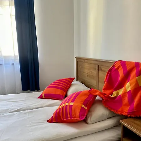 Vintage Senacka 9/7 דירה